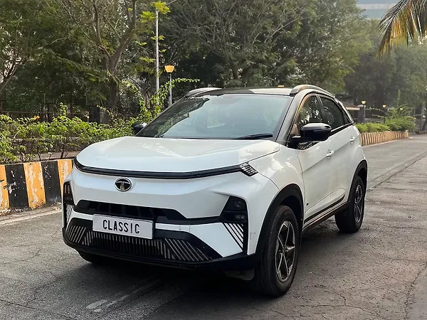 Tata Nexon EV Fearless 30.0 kWh - Photo 4