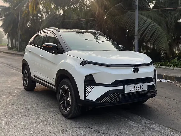 Tata Nexon EV Fearless 30.0 kWh - Photo 5