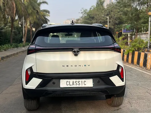 Tata Nexon EV Fearless 30.0 kWh - Photo 7