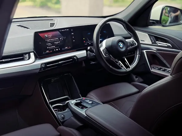 BMW iX1 xDrive30 M Sport - Photo 5