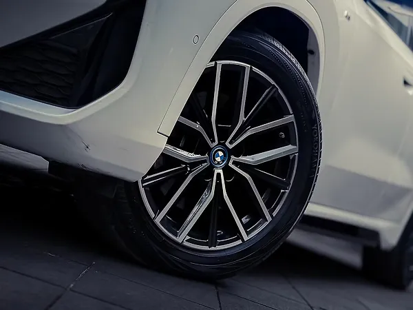 BMW iX1 xDrive30 M Sport - Photo 6