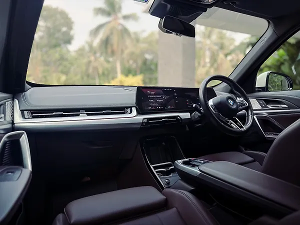 BMW iX1 xDrive30 M Sport - Photo 8