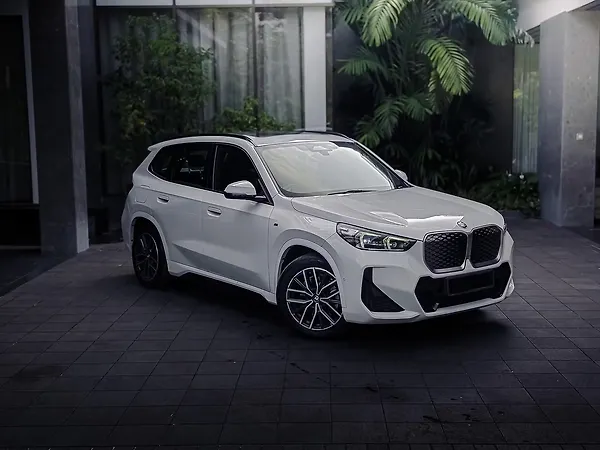 BMW iX1 xDrive30 M Sport - Photo 1