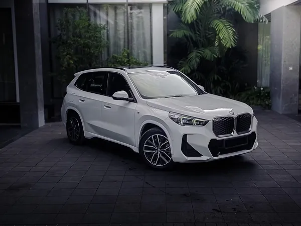 BMW iX1 xDrive30 M Sport - Photo 2