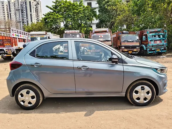 Tata Tiago EV XT Medium Range [2022-2025] - Photo 3