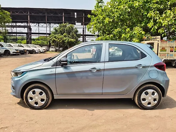 Tata Tiago EV XT Medium Range [2022-2025] - Photo 8