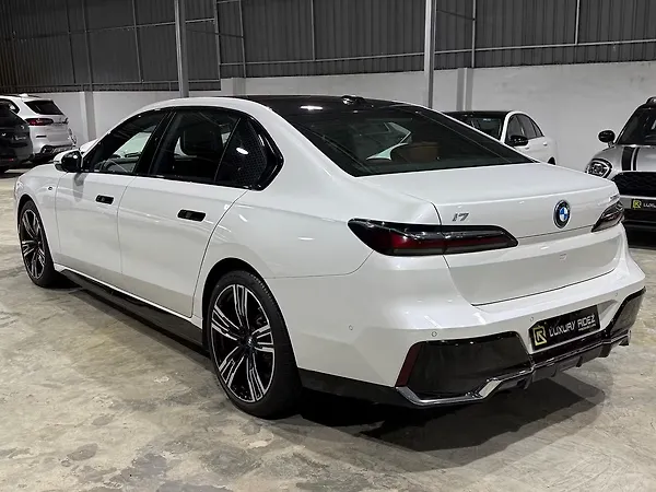 BMW i7 xDrive60 - Photo 5
