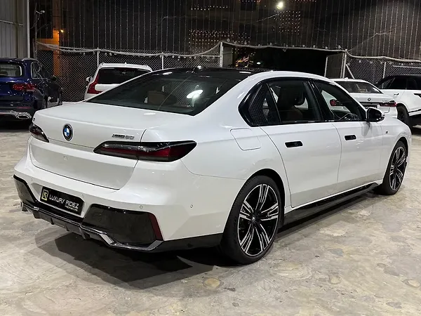 BMW i7 xDrive60 - Photo 6