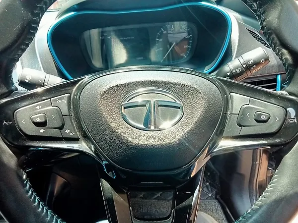 Tata Nexon EV XZ Plus Dark Edition - Photo 7