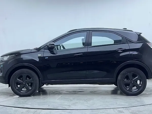 Tata Nexon EV XZ Plus LUX Dark Edition - Photo 3