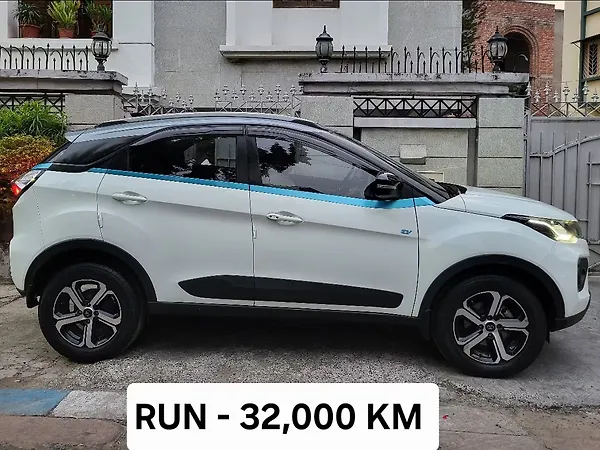 Tata Nexon EV XZ Plus LUX - Photo 4