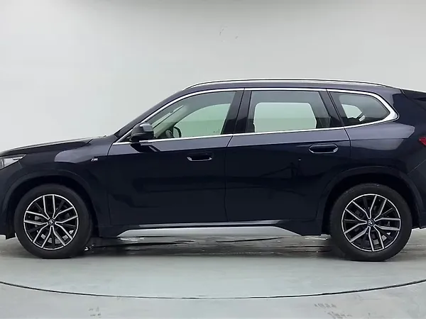 BMW iX1 eDrive20L M Sport - Photo 3