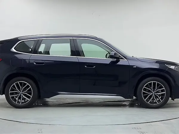 BMW iX1 eDrive20L M Sport - Photo 7