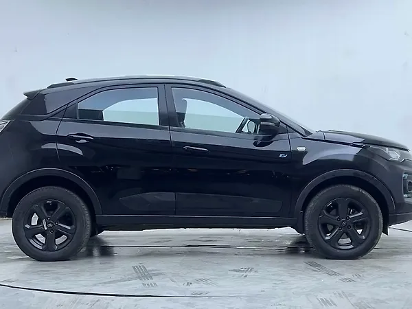 Tata Nexon EV XZ Plus LUX Dark Edition - Photo 7