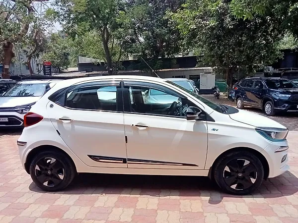 Tata Tiago EV XZ Plus Long Range [2022-2025] - Photo 5