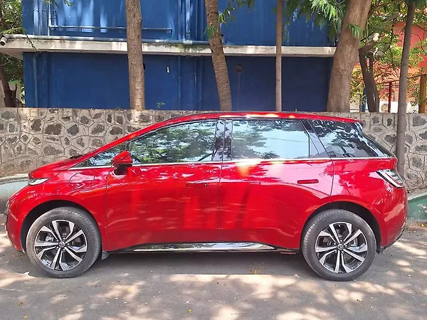 MG Windsor EV Essence 38.0 kWh - Photo 3