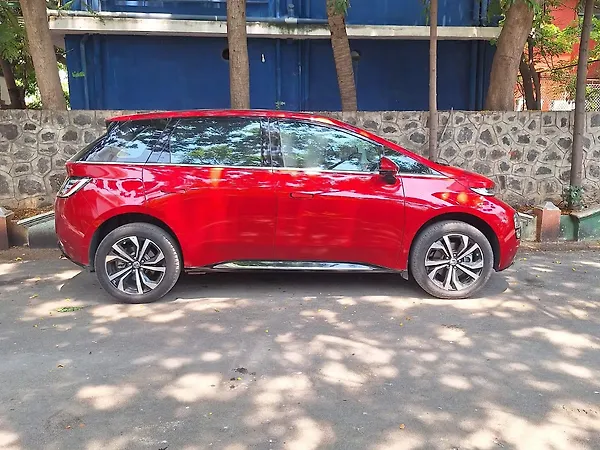 MG Windsor EV Essence 38.0 kWh - Photo 4