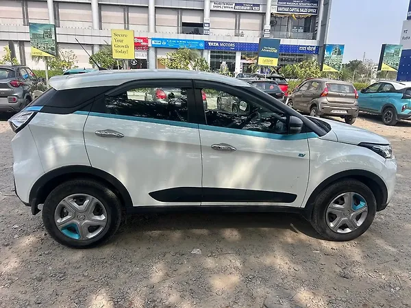 Tata Nexon EV XZ Plus - Photo 4