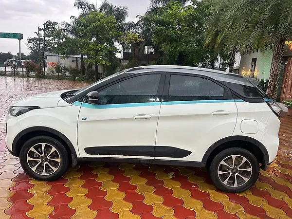 Tata Nexon EV XZ Plus - Photo 6