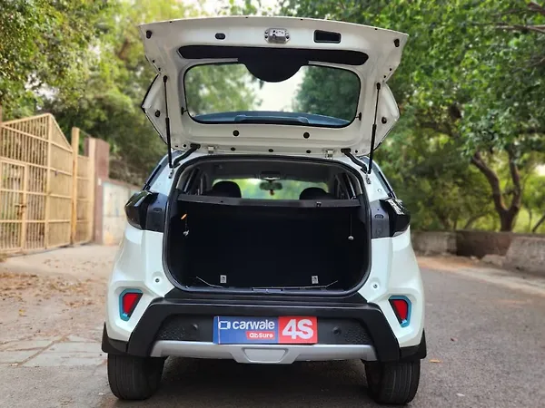 Tata Nexon EV XZ Plus - Photo 8