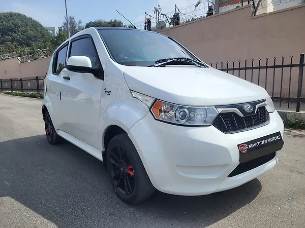 Mahindra e2o Plus P6 - Photo 2
