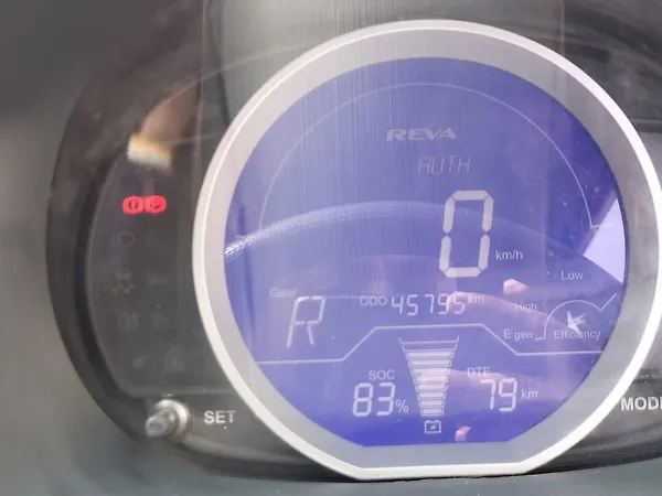 Mahindra e2o Plus P6 - Photo 8