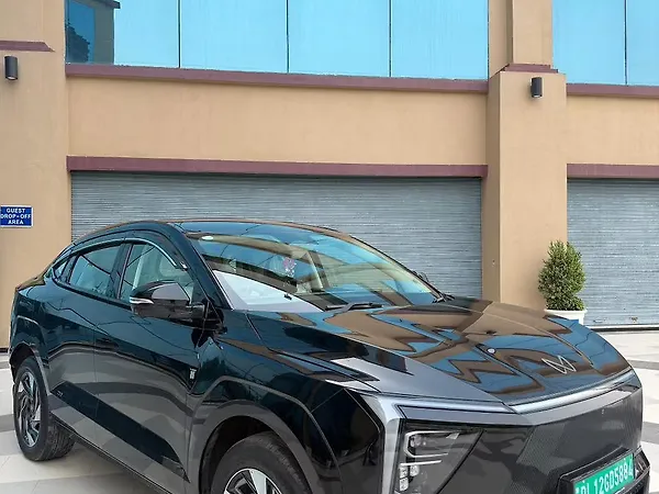Mahindra XEV 9e Pack Three 79.0 kWh 11.2kW Charger - Photo 3