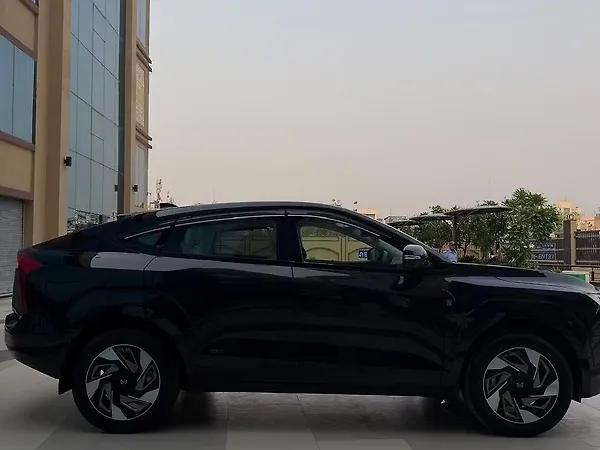 Mahindra XEV 9e Pack Three 79.0 kWh 11.2kW Charger - Photo 7