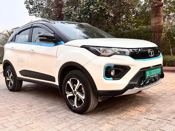 Tata Nexon EV XZ Plus LUX - Photo 3