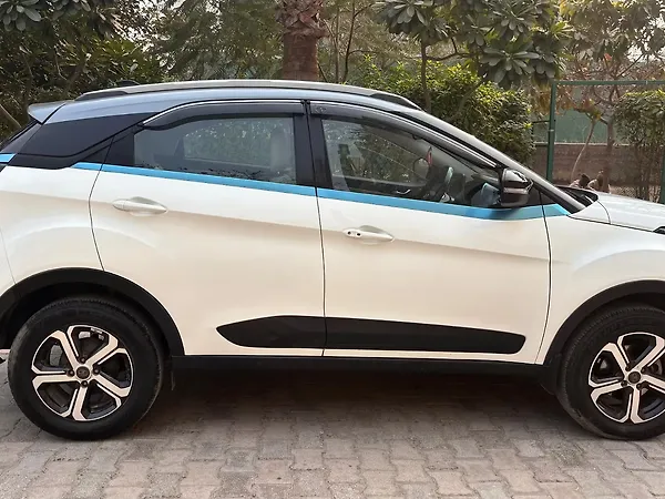 Tata Nexon EV XZ Plus LUX - Photo 4