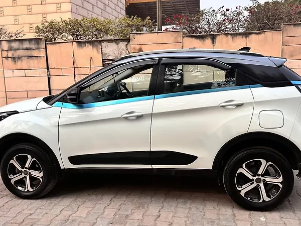 Tata Nexon EV XZ Plus LUX - Photo 6