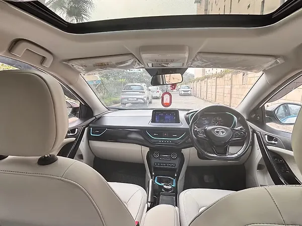 Tata Nexon EV XZ Plus LUX - Photo 8