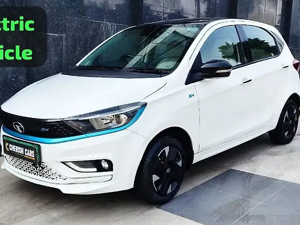Tata Tiago EV XZ Plus Tech LUX Long Range [2022-2025] - Photo 1