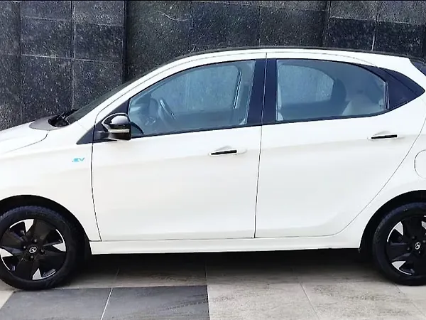 Tata Tiago EV XZ Plus Tech LUX Long Range [2022-2025] - Photo 4