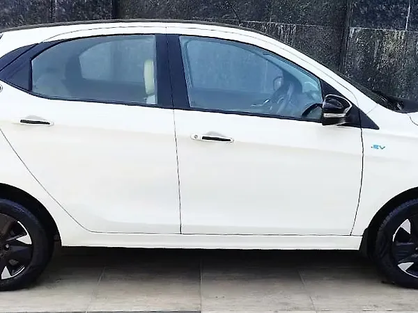 Tata Tiago EV XZ Plus Tech LUX Long Range [2022-2025] - Photo 8