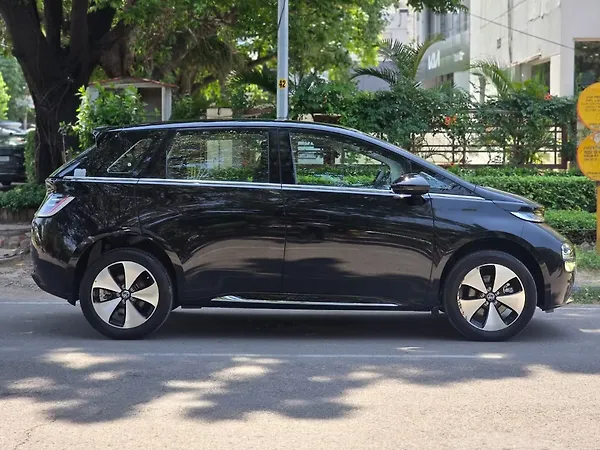 MG Windsor EV Essence 38.0 kWh - Photo 6