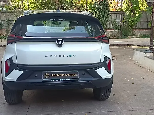 Tata Nexon EV Fearless 45.0 kWh - Photo 4
