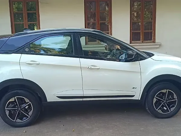 Tata Nexon EV Fearless 45.0 kWh - Photo 5