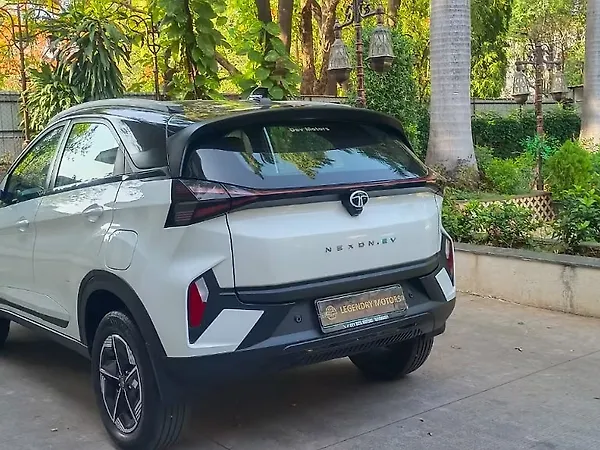 Tata Nexon EV Fearless 45.0 kWh - Photo 6
