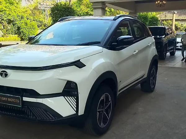 Tata Nexon EV Fearless 45.0 kWh - Photo 7