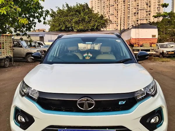 Tata Nexon EV XZ Plus LUX Dark Edition - Photo 2