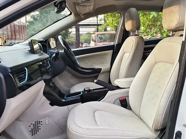 Tata Nexon EV XZ Plus LUX Dark Edition - Photo 6