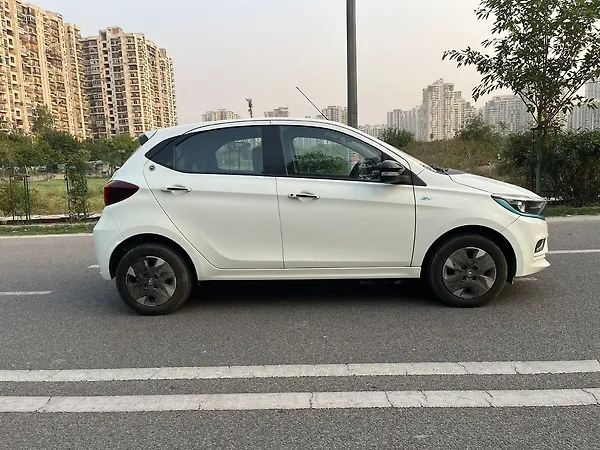 Tata Tiago EV XZ Plus Long Range [2022-2025] - Photo 8
