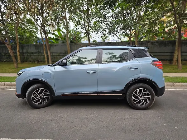 Mahindra XUV400 EL 39.4 KWH - Photo 7