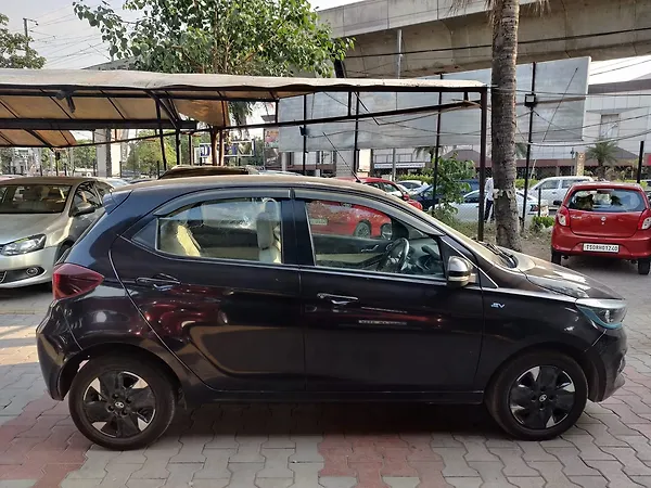 Tata Tiago EV XZ Plus Tech LUX Long Range [2022-2025] - Photo 6