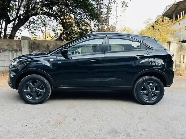Tata Nexon EV XZ Plus Dark Edition - Photo 7