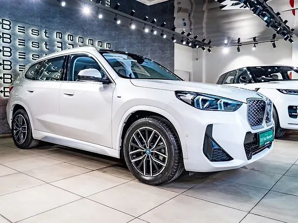 BMW iX1 eDrive20L M Sport - Photo 3