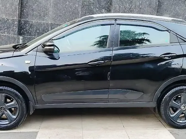 Tata Nexon EV XZ Plus Dark Edition - Photo 4