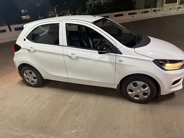 Tata Tiago EV XE Medium Range [2022-2025] - Photo 3