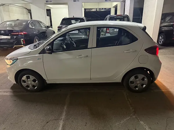 Tata Tiago EV XE Medium Range [2022-2025] - Photo 4